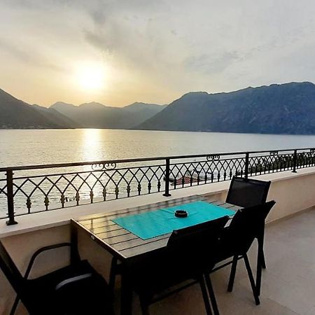 Apartments Boka Blue Dobrota Kotor Bagian luar foto