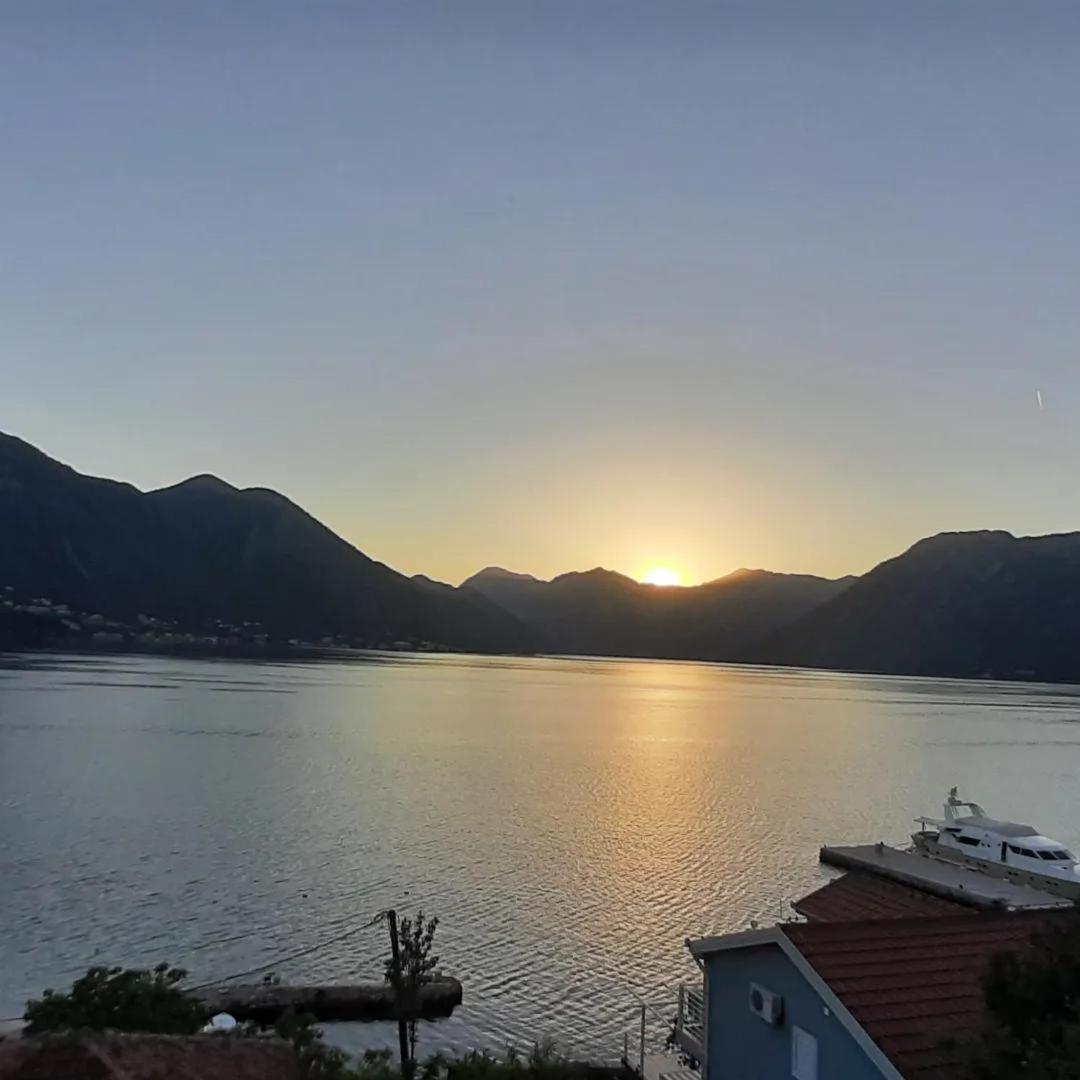 Apartments Boka Blue Dobrota Kotor Bagian luar foto