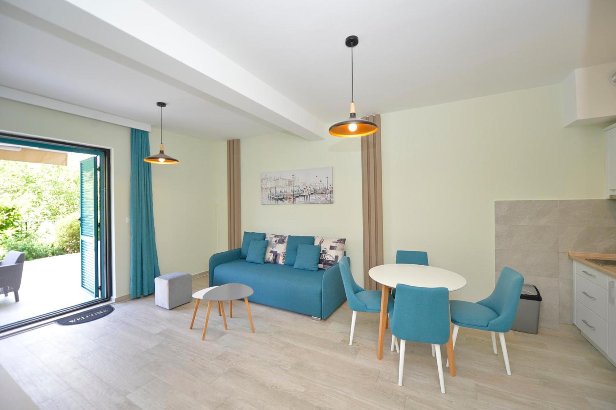 Apartments Boka Blue Dobrota Kotor Bagian luar foto