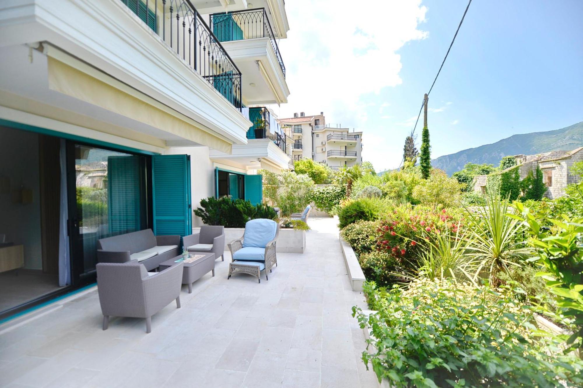 Apartments Boka Blue Dobrota Kotor Bagian luar foto