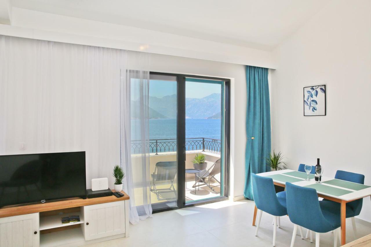 Apartments Boka Blue Dobrota Kotor Bagian luar foto