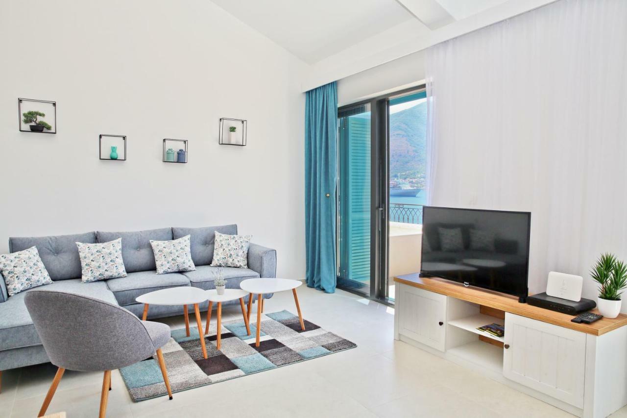Apartments Boka Blue Dobrota Kotor Bagian luar foto